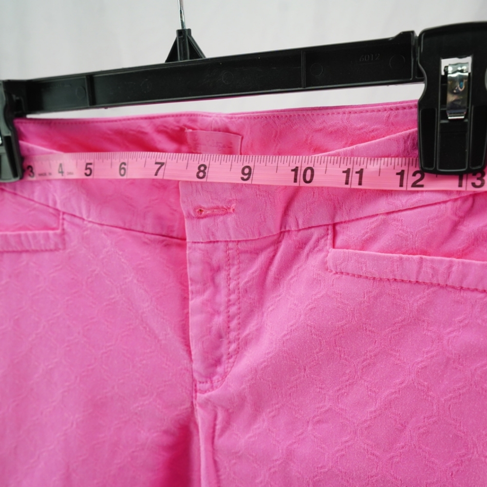 Pink embossed design Lilly pulitzer capri